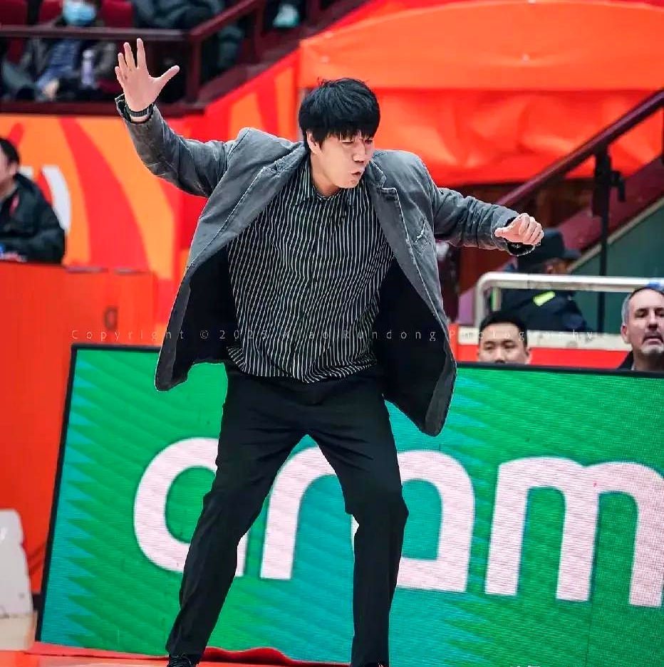 九游体育入口-转会期突围战来临，山东男篮围绕CBA季后赛止住颓势，气氛紧张，轮换策略成焦点的简单介绍